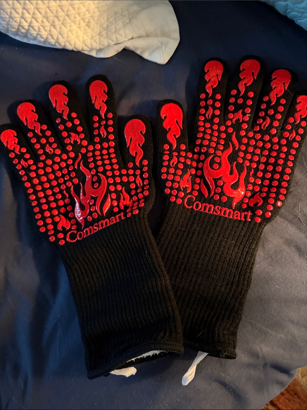 Black & Red Heat-Resistant Grill Gloves